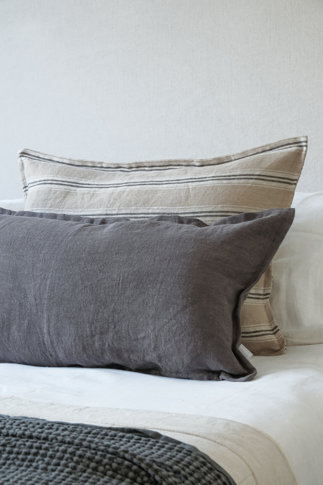 Funda cojín lino gris oscuro