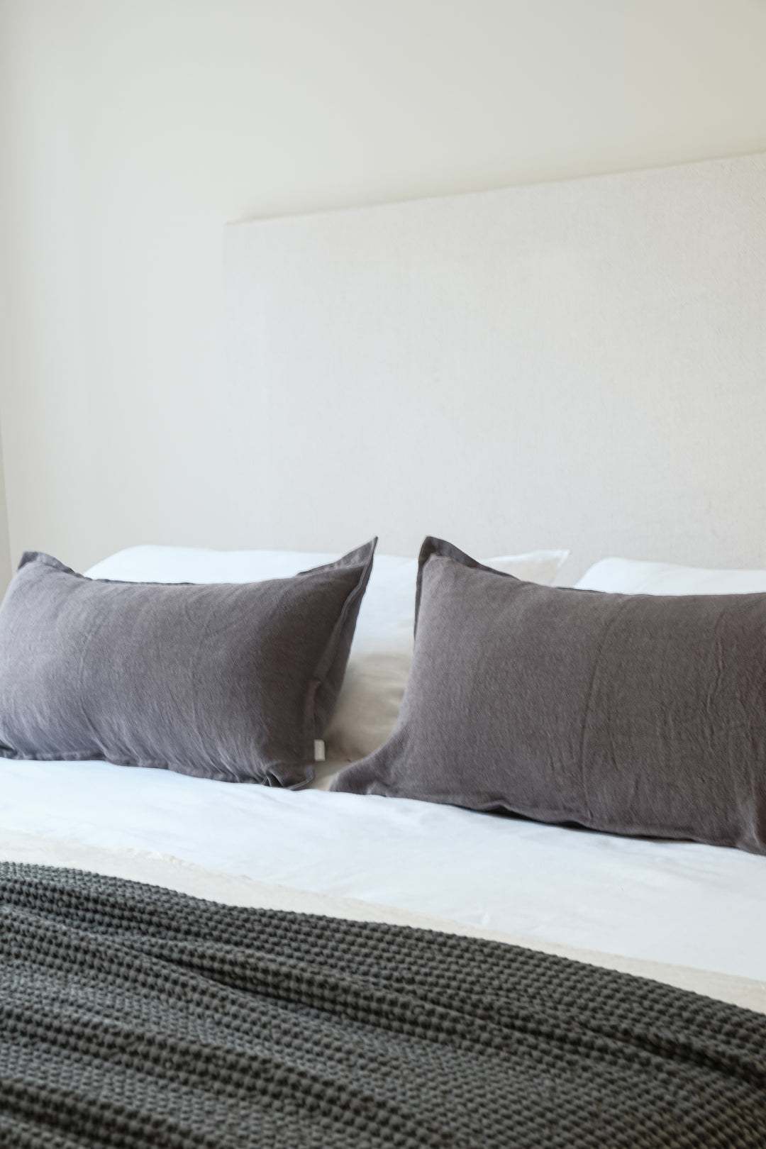 Funda cojín lino gris oscuro