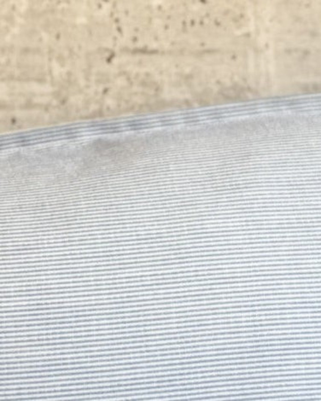 Funda de cojín líneas finas azul Capri