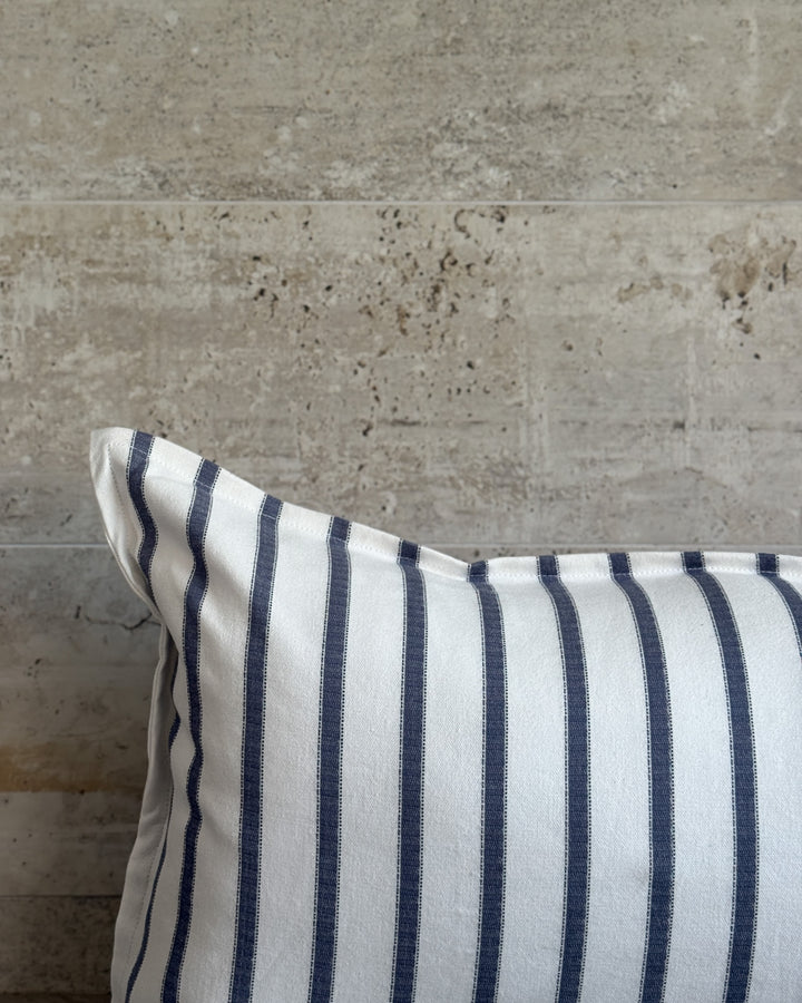 Funda de cojín azul líneas punto