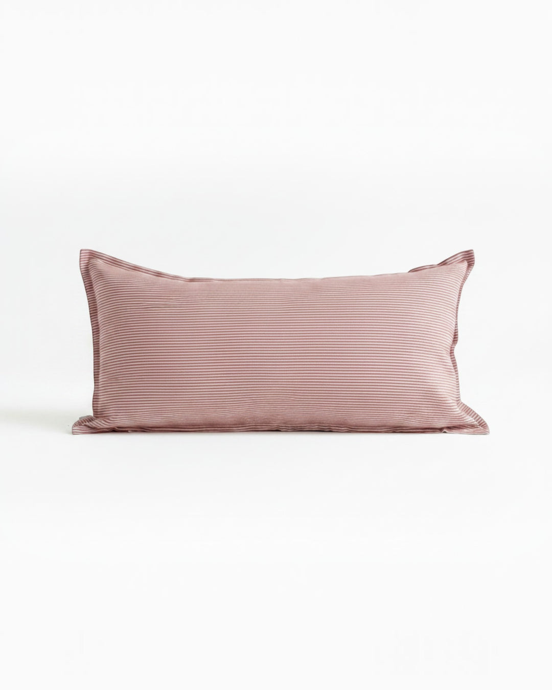 Funda de cojín Kankla de 70x35 cm en algodón 100% con rayas finas rojas y blancas, cierre invisible.